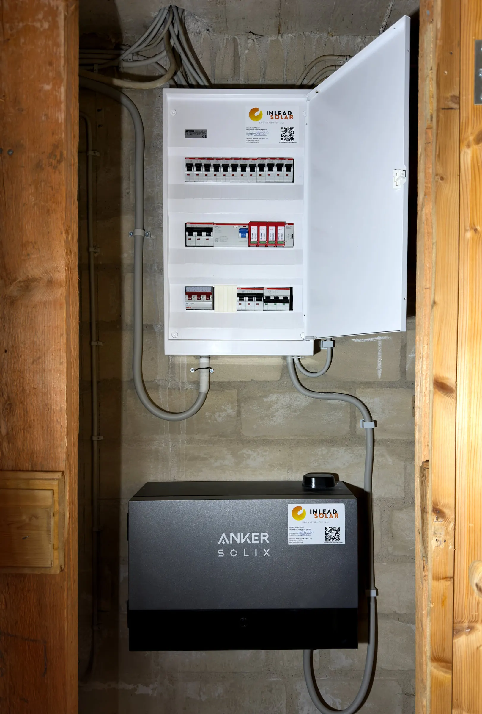 Anker SOLIX Solarbank mit Festanschluss am Zählerschrank, installiert von Inlead Solar