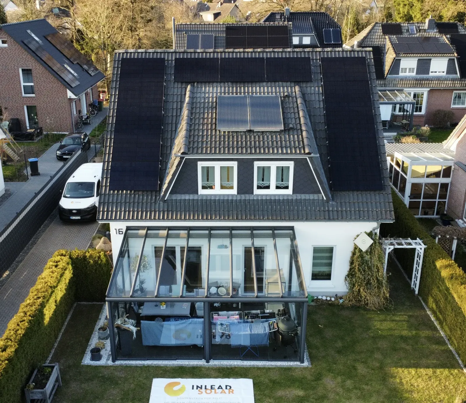 Einfamilienhaus mit Photovoltaikanlage in Hamburg, installiert von Inlead Solar